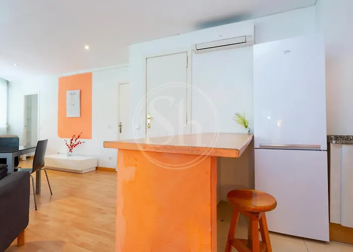 Practico Junto A Estacion De Sants * برشلونة